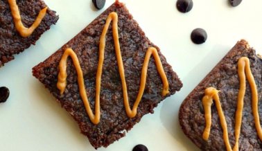 Brownies de chocolate y crema de cacahuate