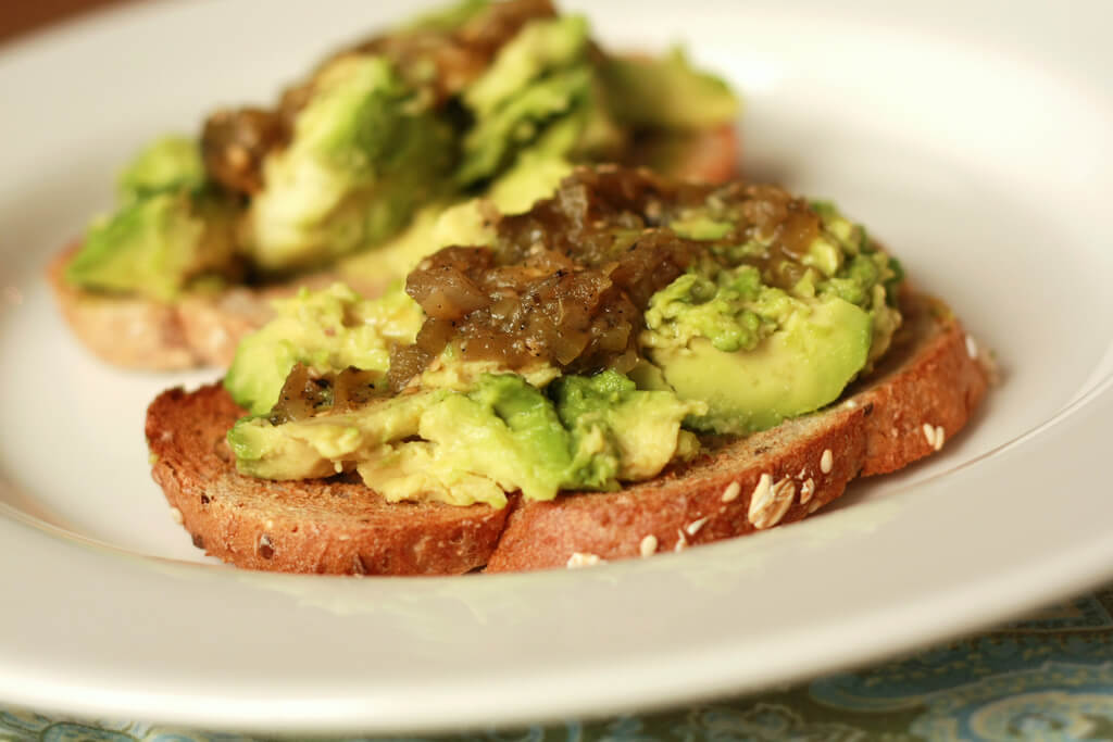 TOAST WITH AVO