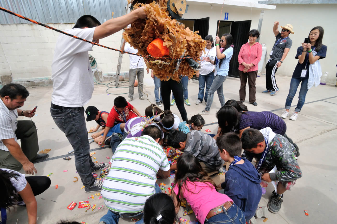 Resultado de imagen para ROMPER PIÑATA