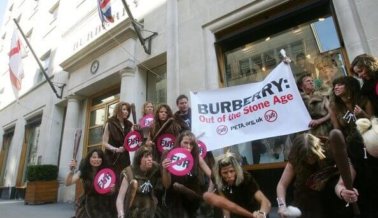 ¡VICTORIA! Burberry deja de usar pelaje y angora