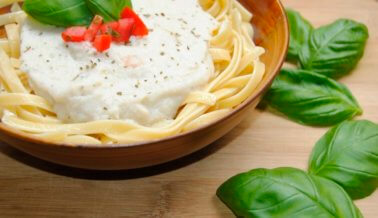 Pasta con salsa ‘Alfredo’ de coliflor