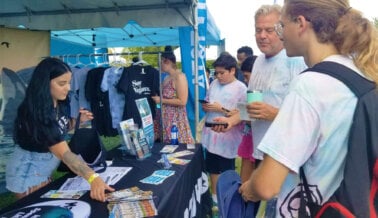 ¡PETA Latino y Activistas Veganos se Reúnen por Lolita en la Vegan Block Party de 2021!