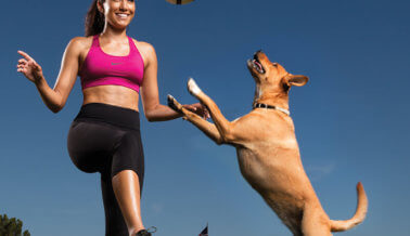 ¡La Atleta Olímpica Christen Press Apoya la Adopción de Animales!