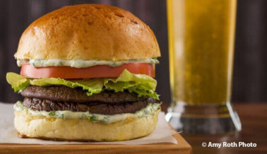 Hamburguesas veganas de portobello a la parrilla