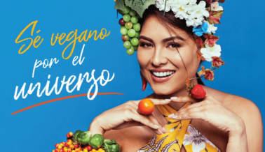 Miss Universo 2020 es Adornada con una Corona de Vegetales en Nuevo Anuncio de PETA Latino