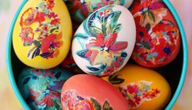 Se le Pidió a la Primera Dama Jill Biden que Organizara una Búsqueda de Huevos de Pascua Respetuosa con las Gallinas