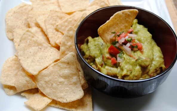 guacamole and chips