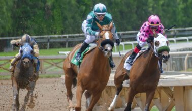 Churchill Downs se niega a Considerar Pistas Sintéticas