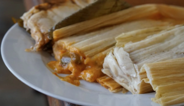 Tamales con ‘queso’ y chile verde