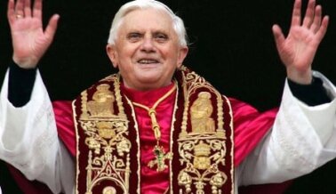 PETA LAMBS Recuerda el Amor Divino del Papa Benedicto por los Animales