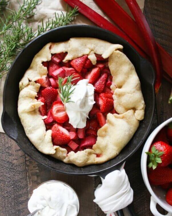 strawberry-rhubarb-pie-with-chia-seeds
