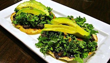 La receta favorita de “The V Spot”: Tostadas de col rizada libres de gluten