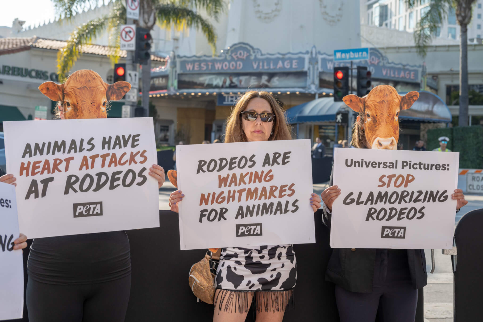 Protesta en la premier de Twisters PETA Latino