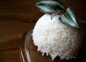 Arroz blanco con frijoles lima y eneldo Arroz blanco con frijoles lima y eneldo